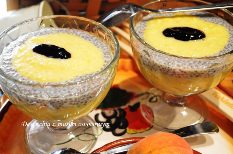 Deser z chia i musem owocowym