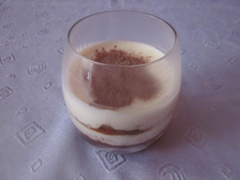 Deser z ciastkami korzennymi Deser z ciastkami korzennymi