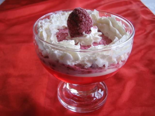 Deser z galaretka Deser z galaretka