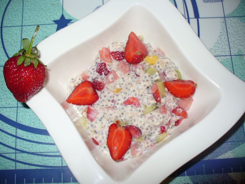 Deser z hia i owocami