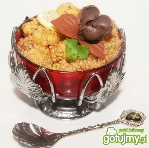 Deser z jabłka i kuskusu 