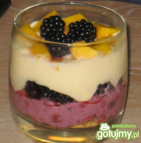 Deser  z jeżynami i mango Deser  z jeżynami i mango