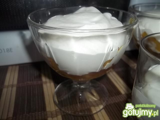 Deser z karmelizowanym ananasem Deser z karmelizowanym ananasem