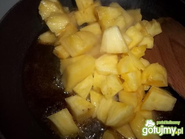 Deser z karmelizowanym ananasem
