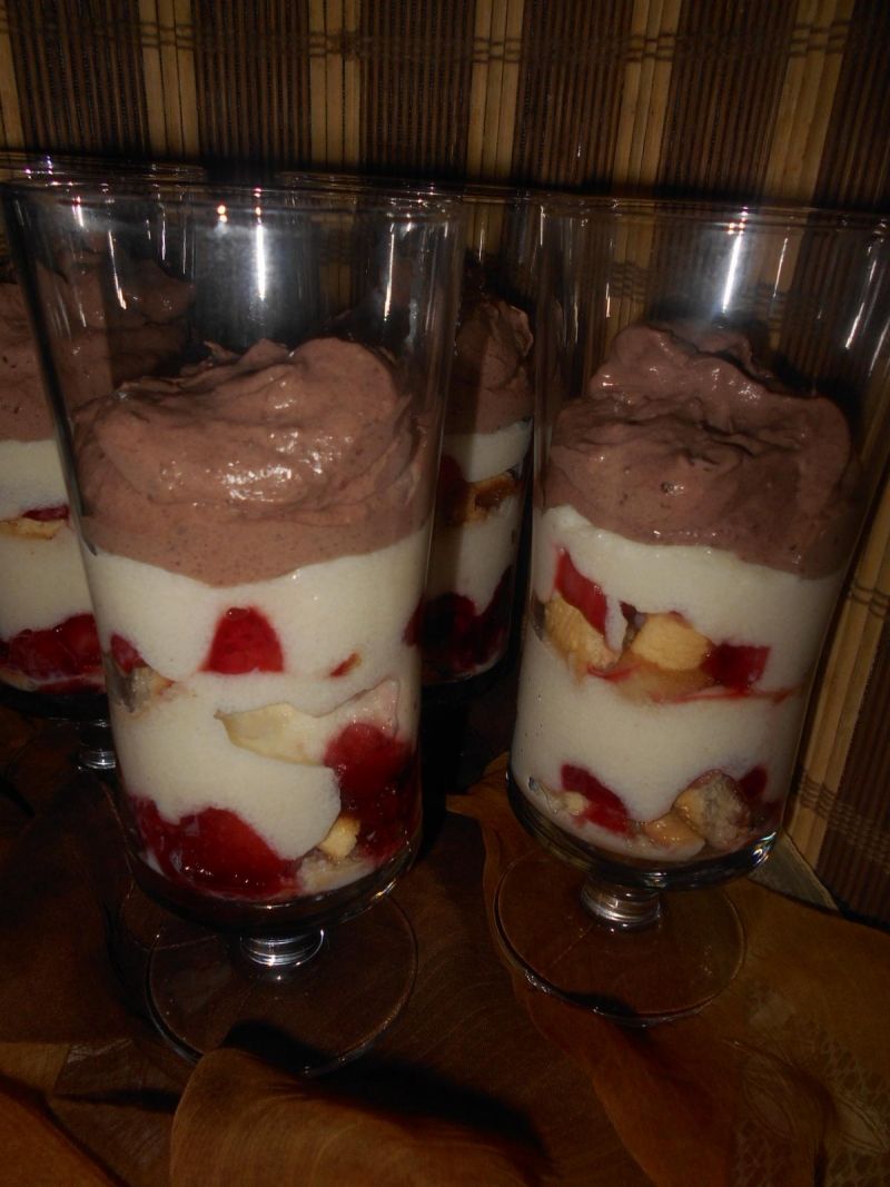 Deser z kaszą i truskawkami