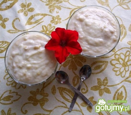 Deser z kaszą manną i bananami