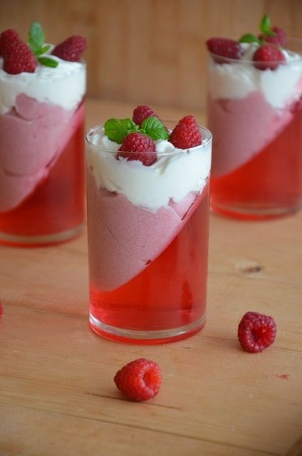 Deser z kaszą manną i galaretką