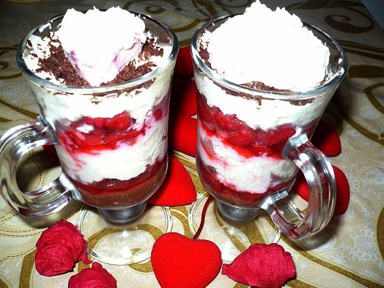 Deser z malinami Deser z malinami