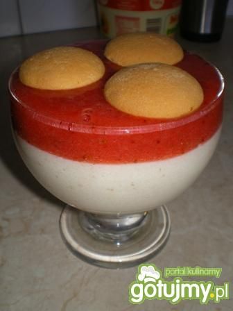 Deser z manny z sosem truskawkowym Deser z manny z sosem truskawkowym