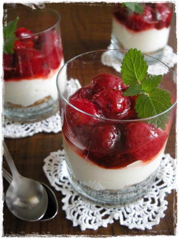 Deser z mascarpone i truskawkami