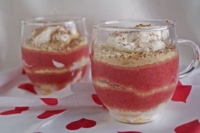 Deser z musem truskawkowym i mascarpone