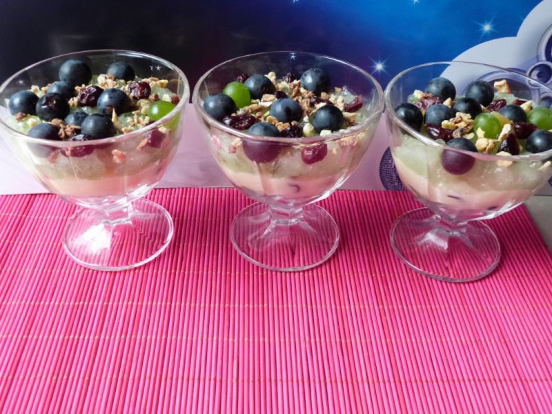 Deser z musli i galaretką Deser z musli i galaretką