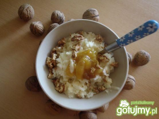Deser z płatkami ryżowymi z orzechami