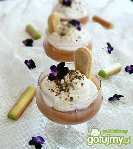 Deser z rabarbaru i galaretki