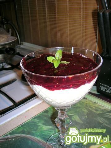 Deser z tapioki z sosem z owoców Deser z tapioki z sosem z owoców