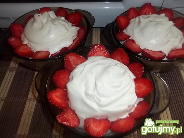 Deser z truskawkami.