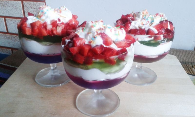 Deser z truskawkami Deser z truskawkami