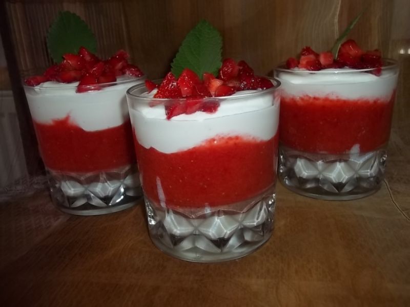 Deser z truskawkami