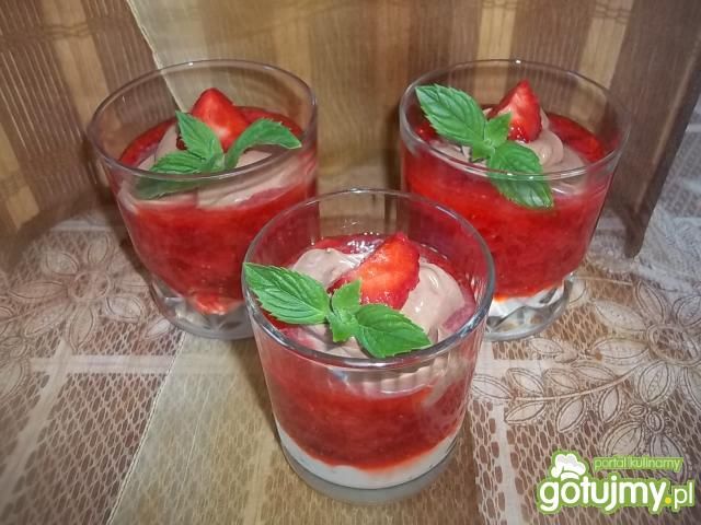 Deser z truskawkami i mascarpone Deser z truskawkami i mascarpone