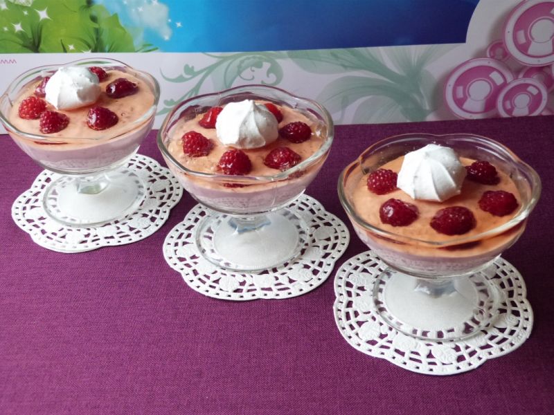 Deser z twarożkiem i owocami