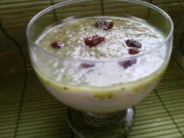 Deser z zieloną herbatą i musem kiwi