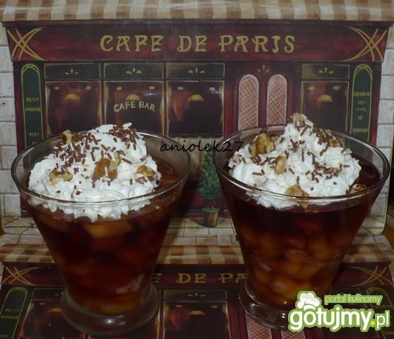 Deser ze śliwkami i orzechami Deser ze śliwkami i orzechami