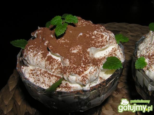 Deserek w pucharku z mascarpone Deserek w pucharku z mascarpone