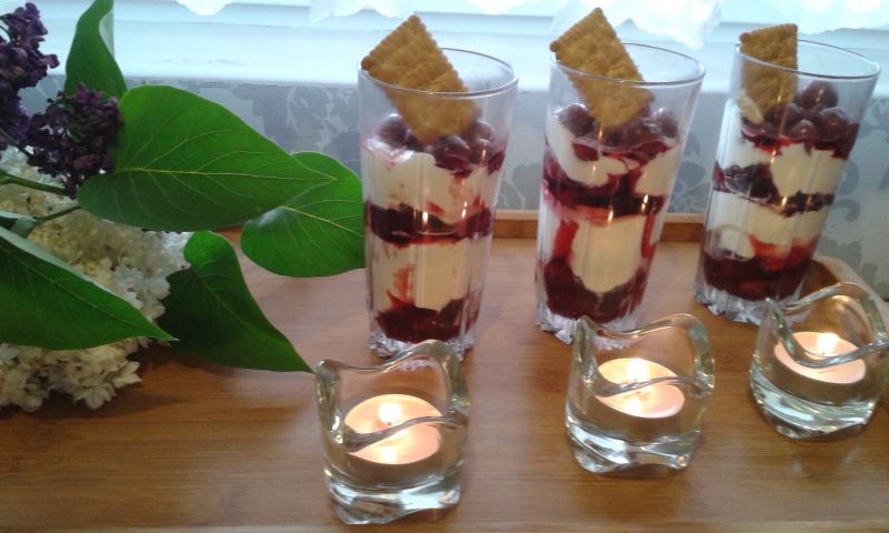 Deserek wiśniowo - budyniowy