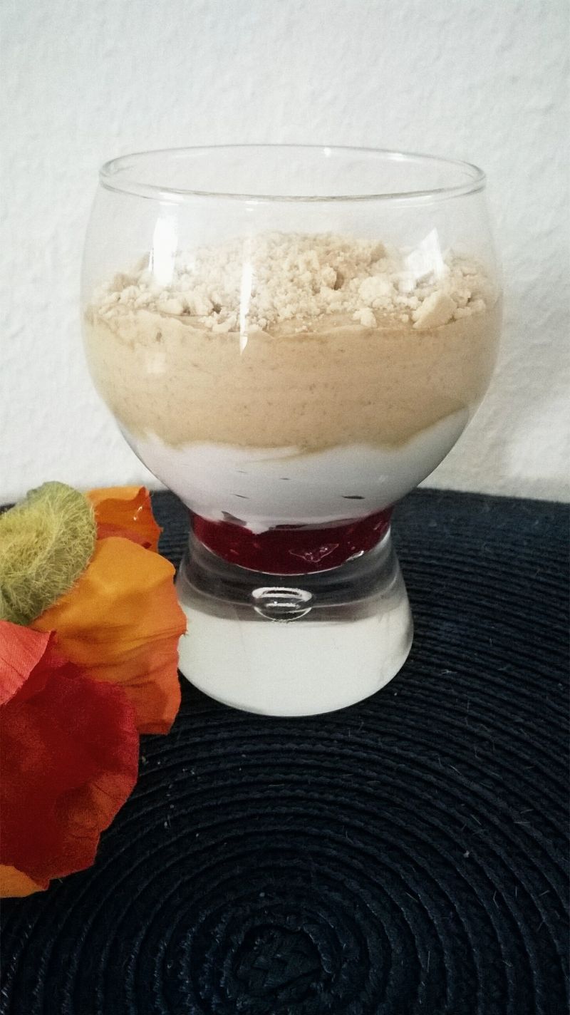 Deserek z bitej śmietany Deserek z bitej śmietany