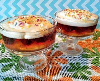 Deserek z galaretką i malinami