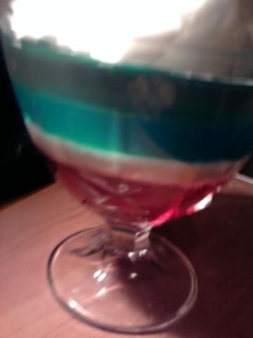 Deserek z galaretkami i bitą śmietaną 