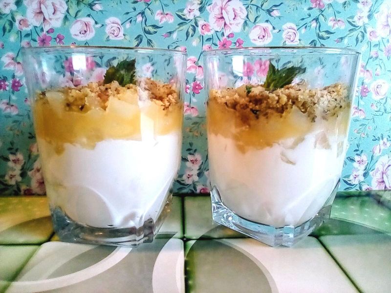 Deserek z karmelizowaną gruszką Deserek z karmelizowaną gruszką