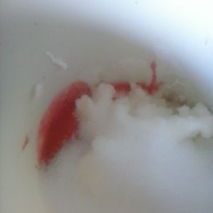Deserek z mrożonych malin z jogurtem i twarożkiem
