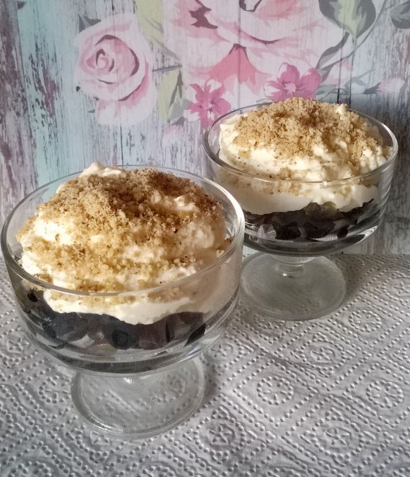 Deserek z winogronami i serkiem mascarpone