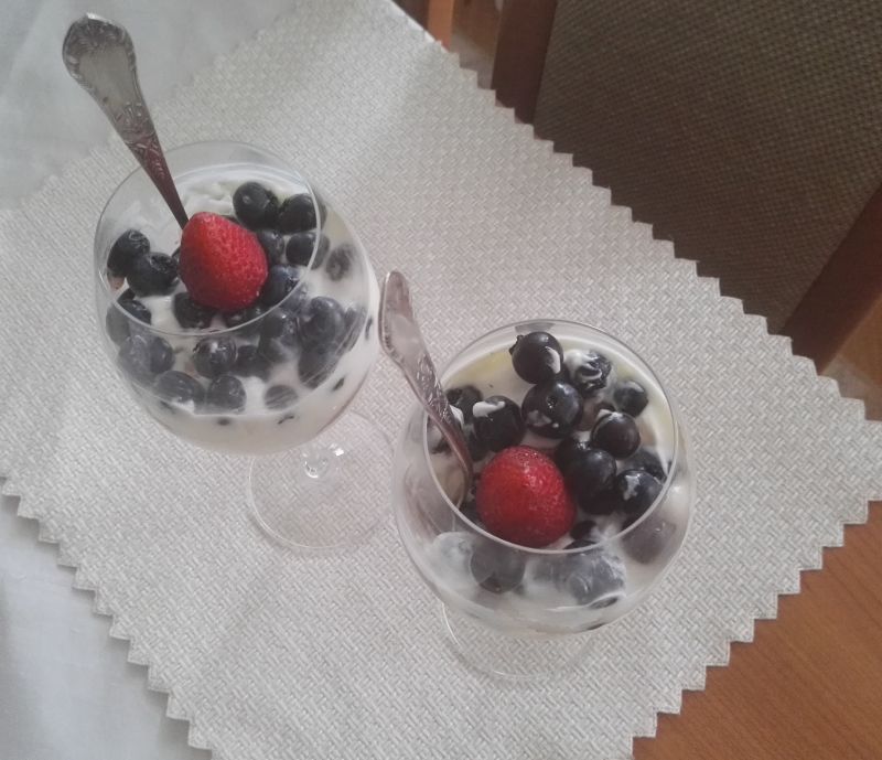 Deserki z borówkami a'la tiramisu Deserki z borówkami a'la tiramisu