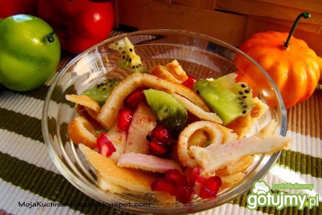 Deserowa sałatka z naleśnikiem 