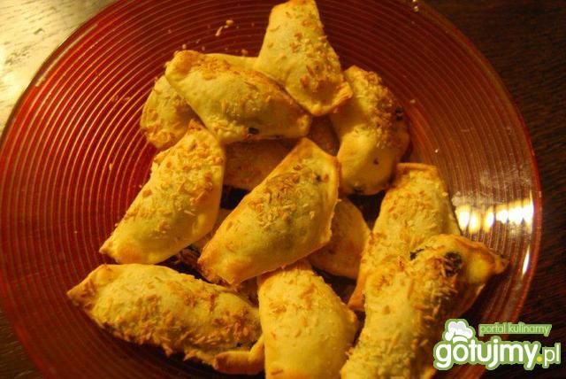 Deserowe pierożki z makiem i śliwkami