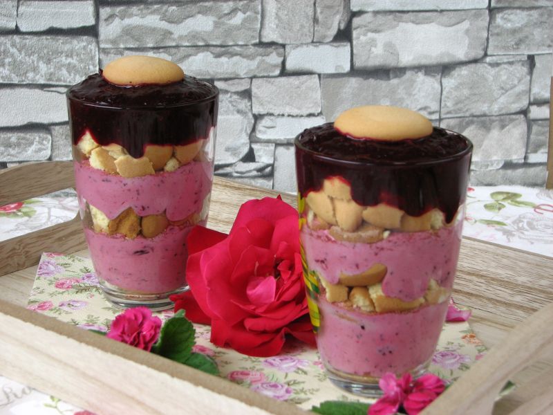 Desery jeżynowo-porzeczkowe Desery jeżynowo-porzeczkowe