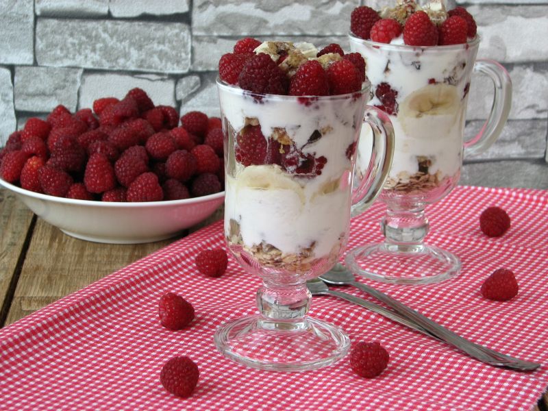 Desery  malinowe z batonikami