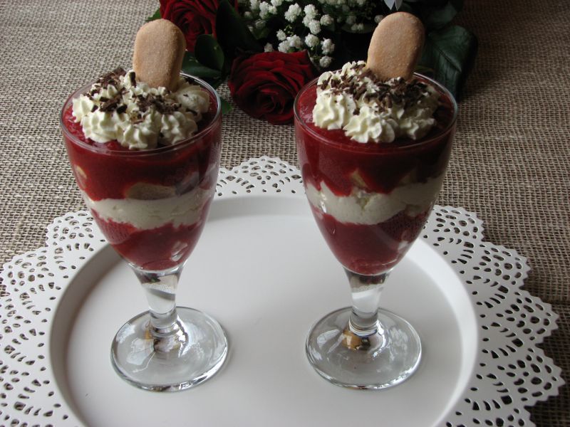 Desery truskawkowe z mascarpone  Desery truskawkowe z mascarpone
