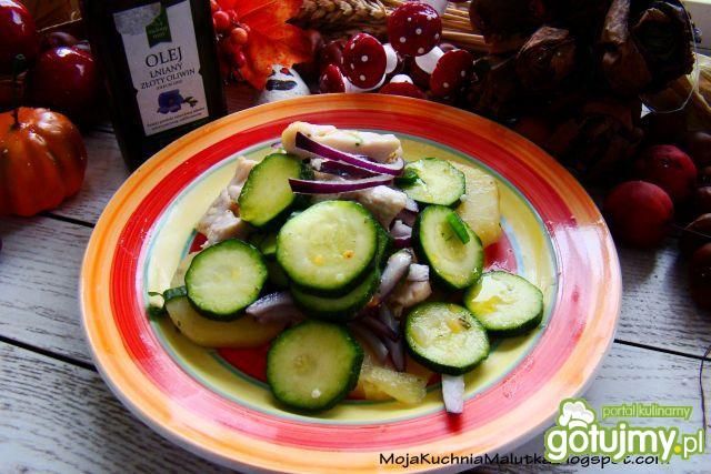 Dietetyczna sałatka z kurczaka i cukini