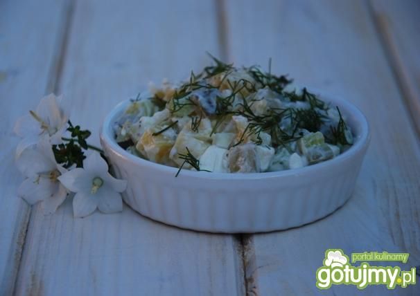 Dietetyczna sałatka z małosolniakiem Dietetyczna sałatka z małosolniakiem
