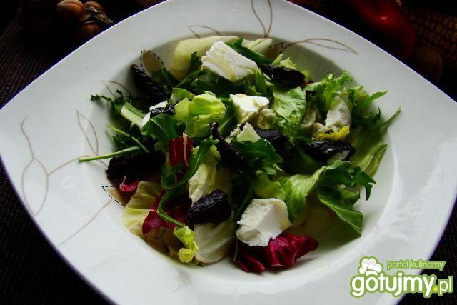 Dietetyczna sałatka z suszoną śliwką Dietetyczna sałatka z suszoną śliwką