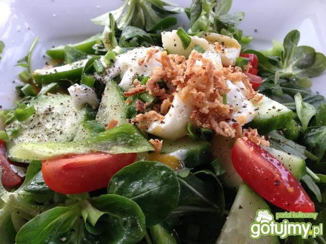 Dietetyczna sałatka z zieleniny Dietetyczna sałatka z zieleniny