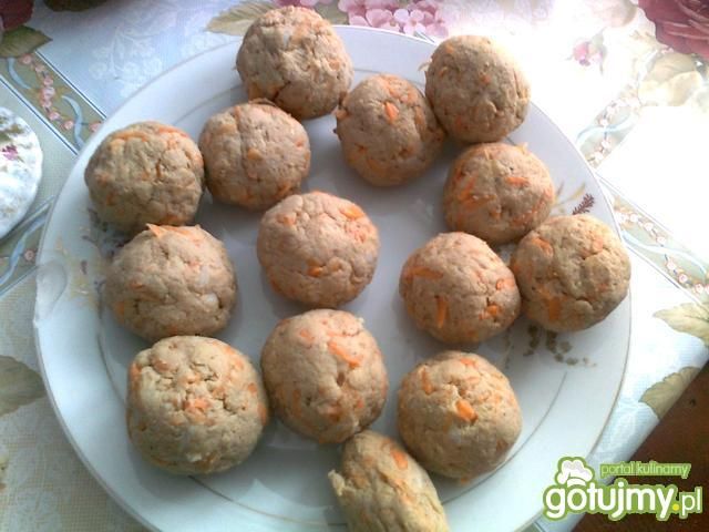 Dietetyczne klopsy z marchewką.