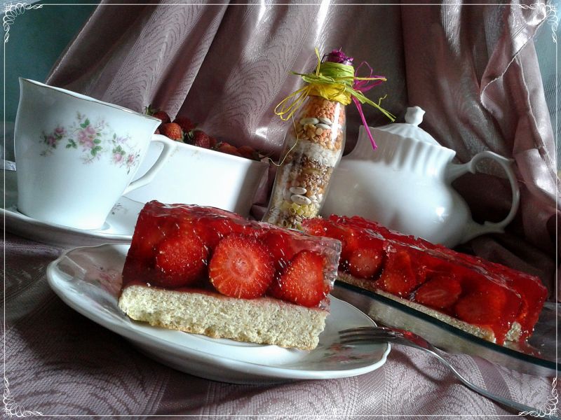 Dietetyczne letnie ciasto z truskawkami