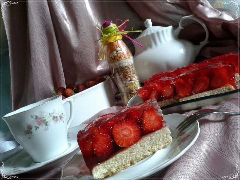 Dietetyczne letnie ciasto z truskawkami