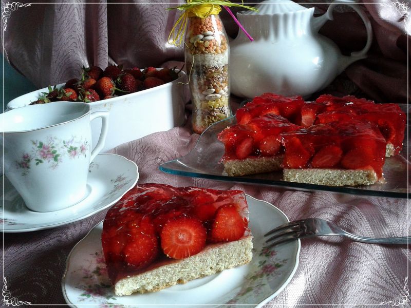 Dietetyczne letnie ciasto z truskawkami