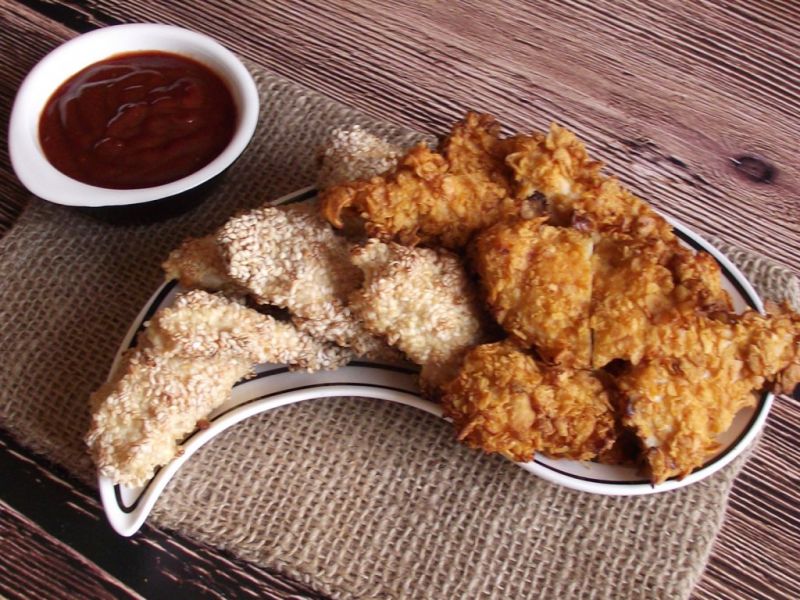 Dietetyczne nuggetsy w płatkach i sezamie