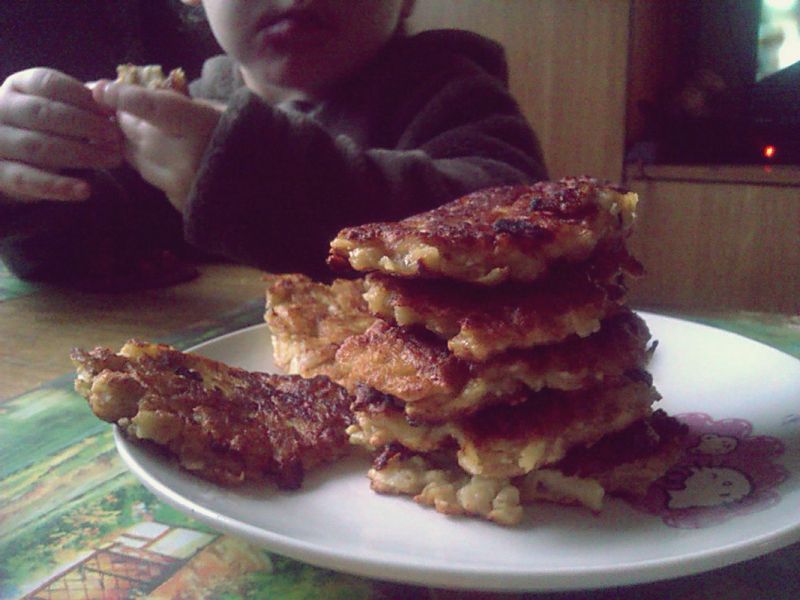 Dietetyczne placuszki owsiane z jabłkiem Dietetyczne placuszki owsiane z jabłkiem